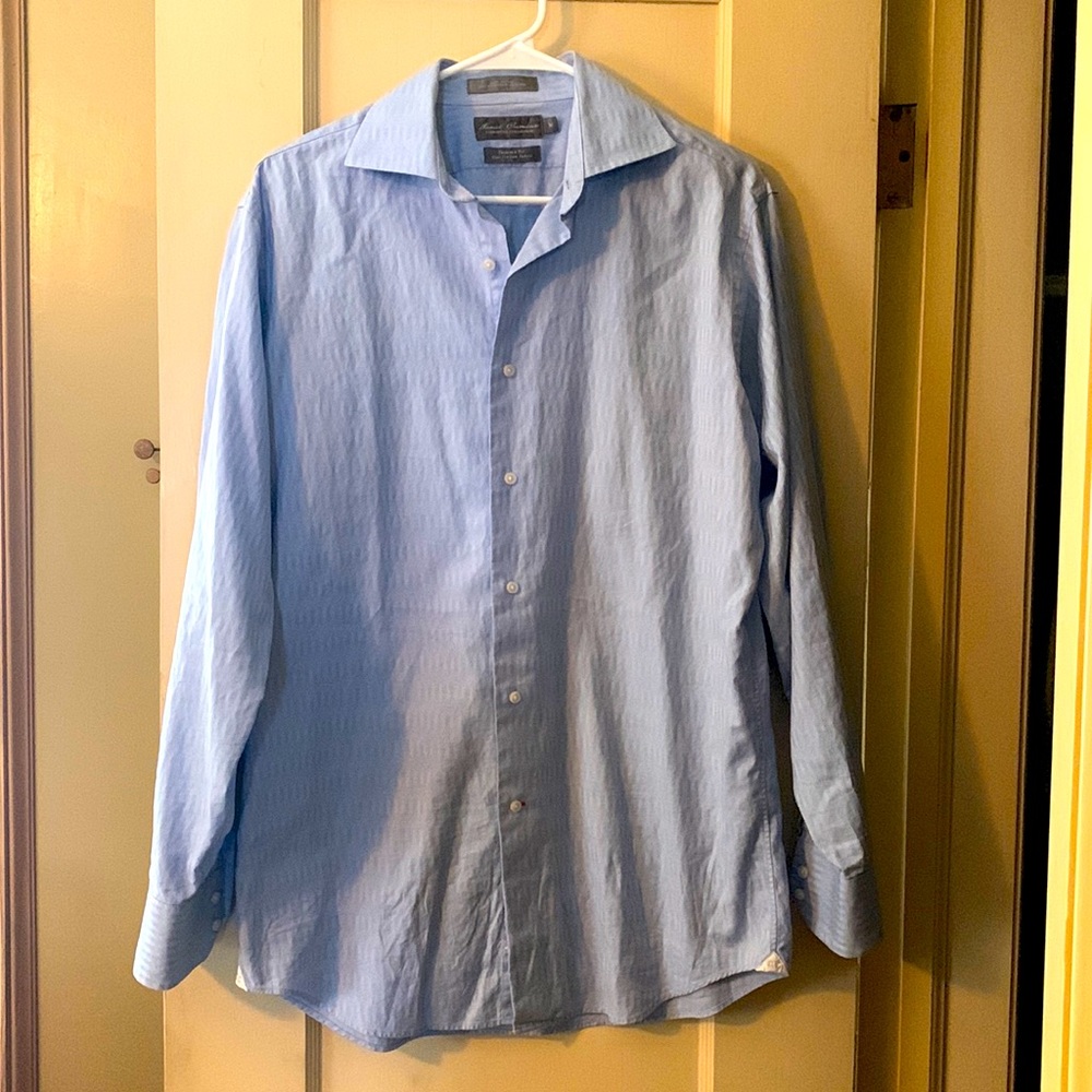 Mens Daniel Cremieux light blue button down, tailored fit Size medium